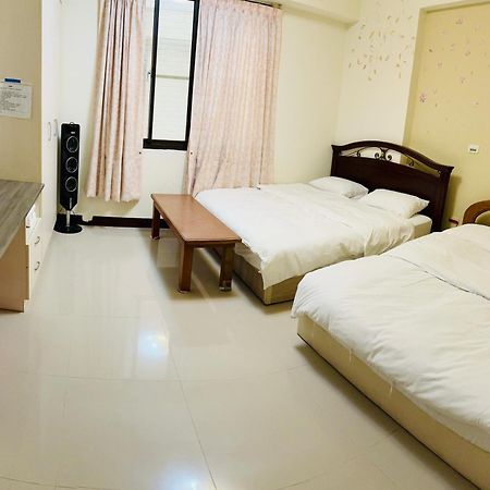 花園夜市易民宿 Tainan Exterior foto